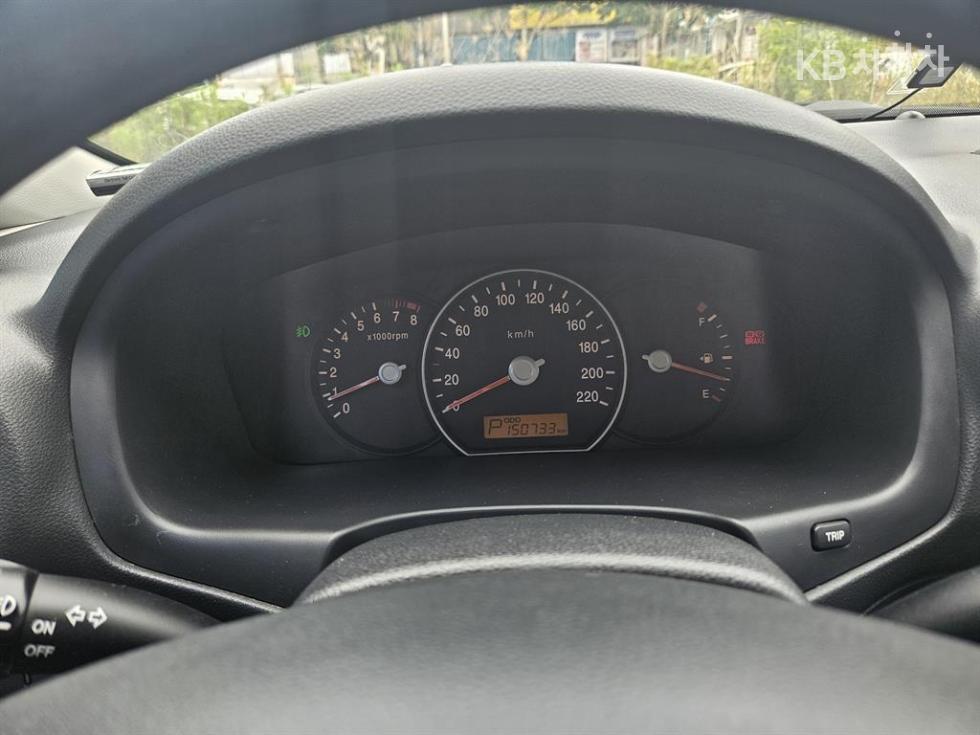 Kia Carens — miniaturë 7