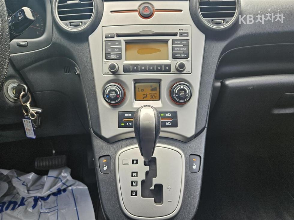 Kia Carens — miniaturë 9