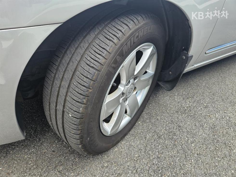 Kia Carens — miniaturë 14