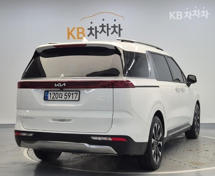 2022 - kia carnival