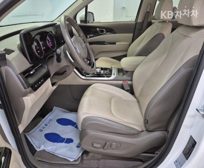 2022 - kia carnival
