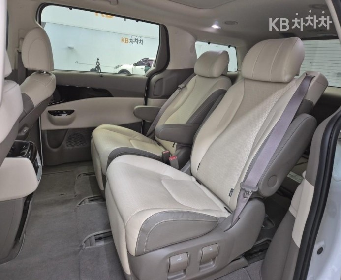 2022 - kia carnival