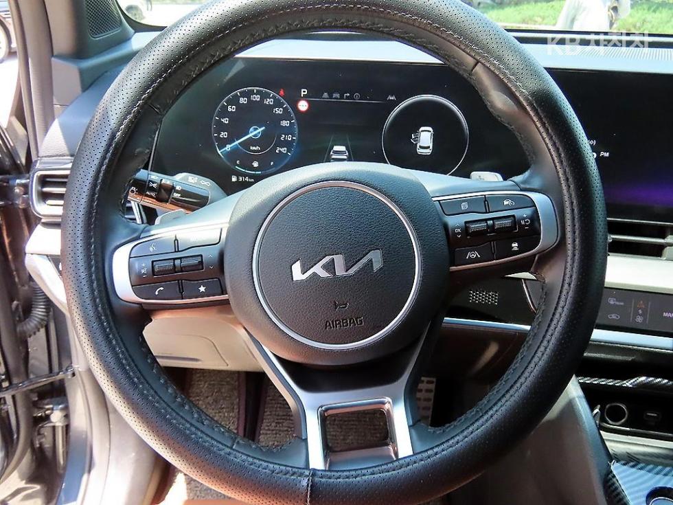 2023 - kia sportage