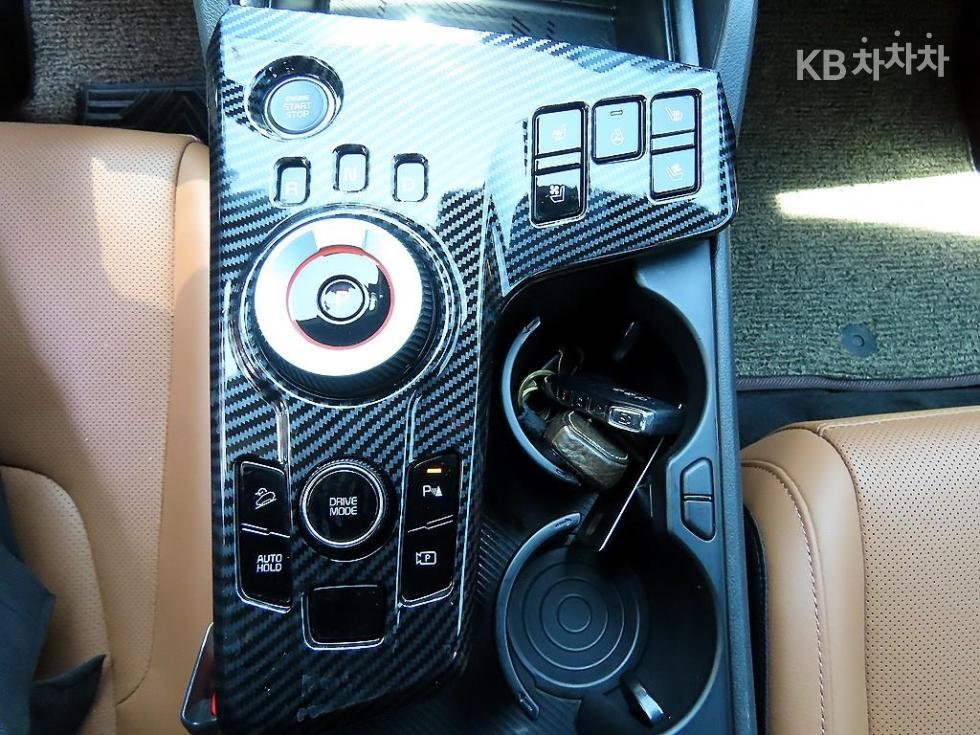 2023 - kia sportage