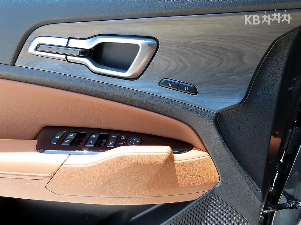2023 - kia sportage