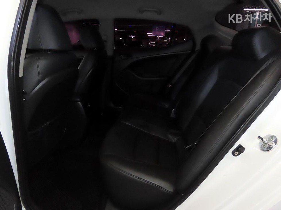 Kia K5 — miniaturë 7