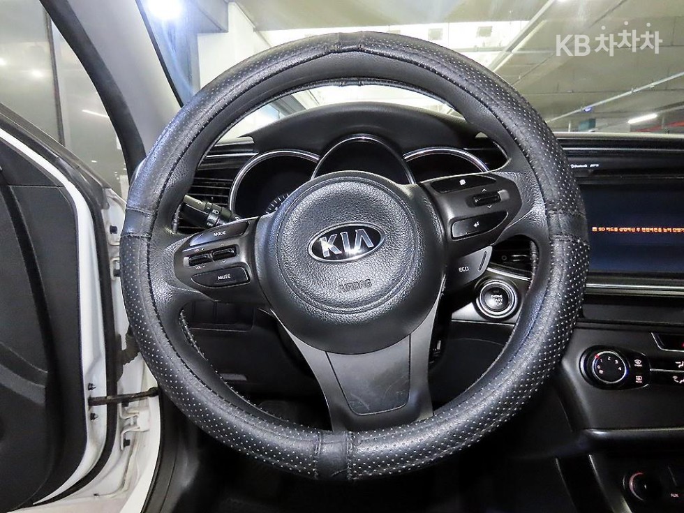 Kia K5 — miniaturë 8