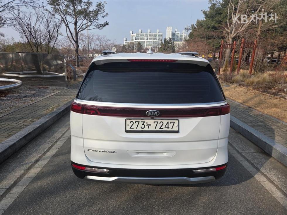 2021 - kia carnival