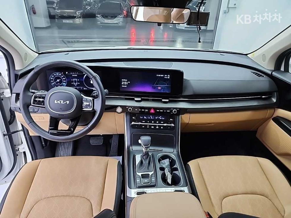 2023 - kia carnival