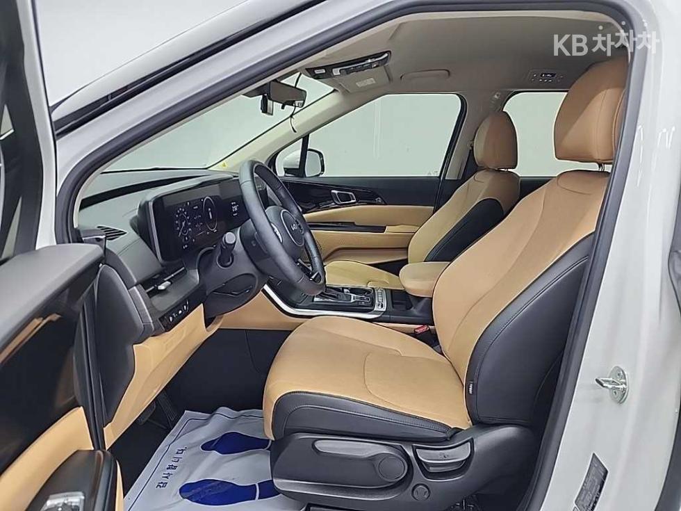 2023 - kia carnival