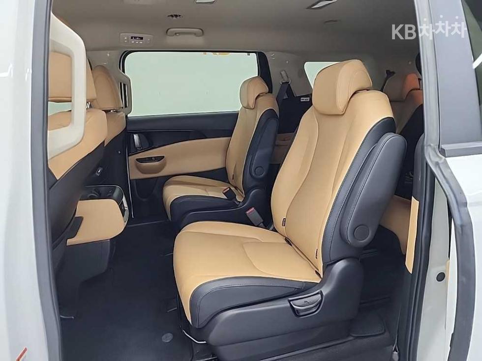 2023 - kia carnival