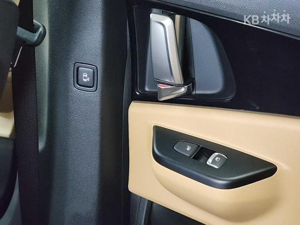 2023 - kia carnival