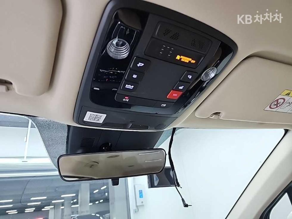 2023 - kia carnival