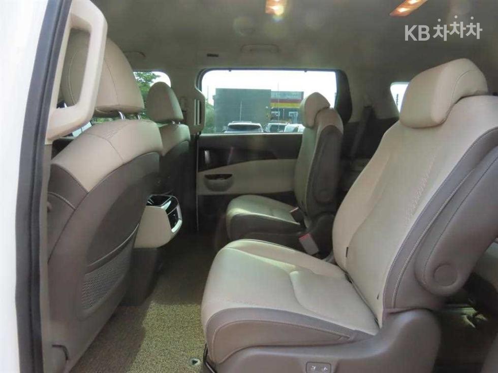 2023 - kia carnival