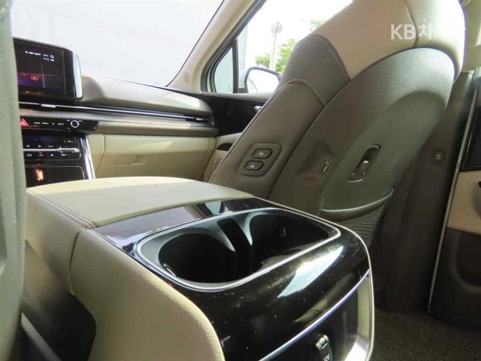 2023 - kia carnival
