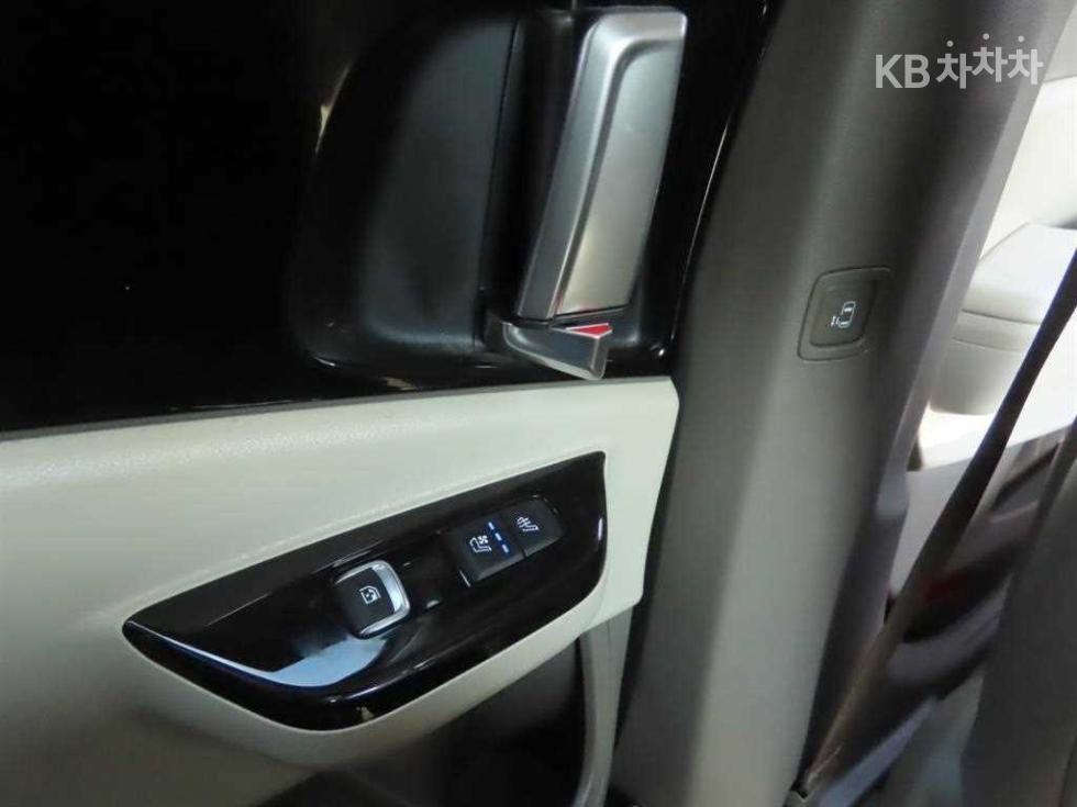 2023 - kia carnival