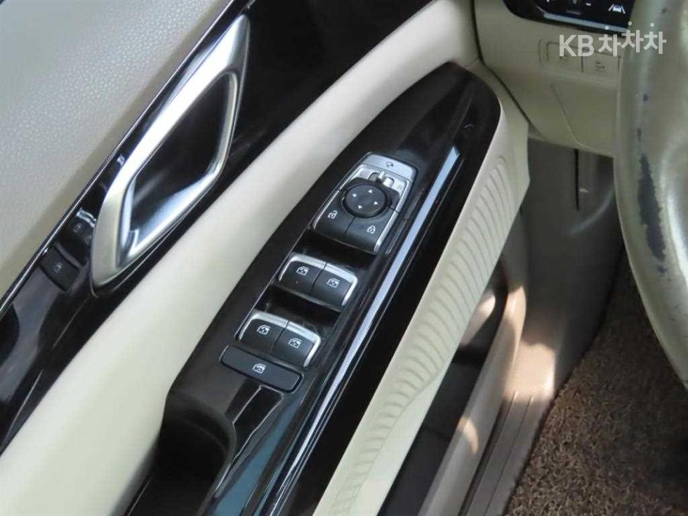 2023 - kia carnival