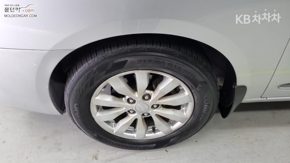 Kia Carens — miniaturë 6
