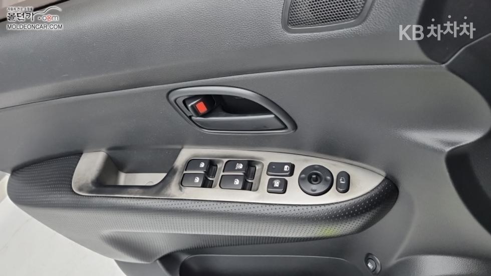 Kia Carens — miniaturë 17