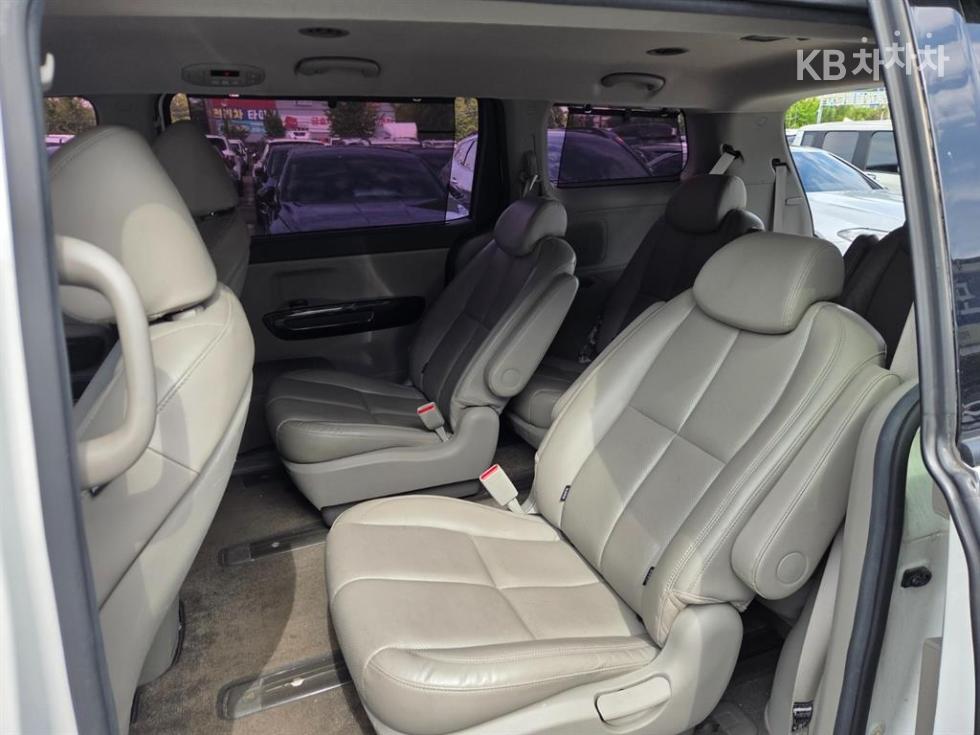 2017 - kia carnival