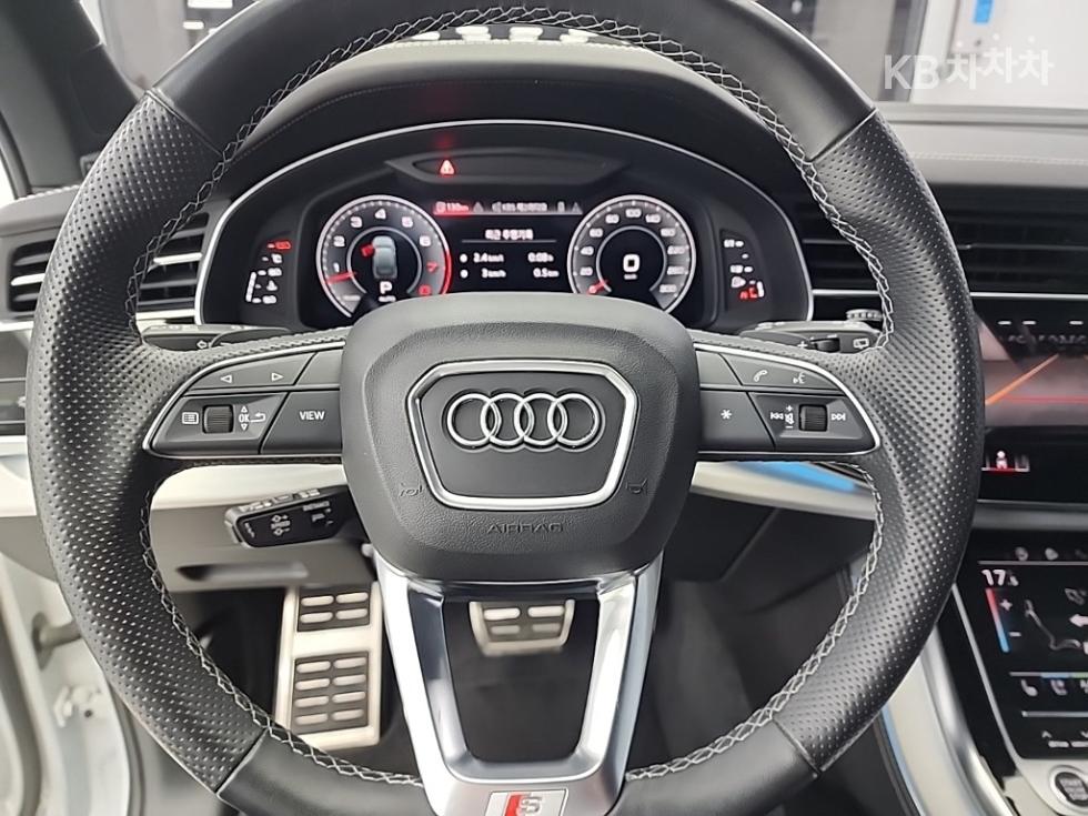 2023 - audi q7
