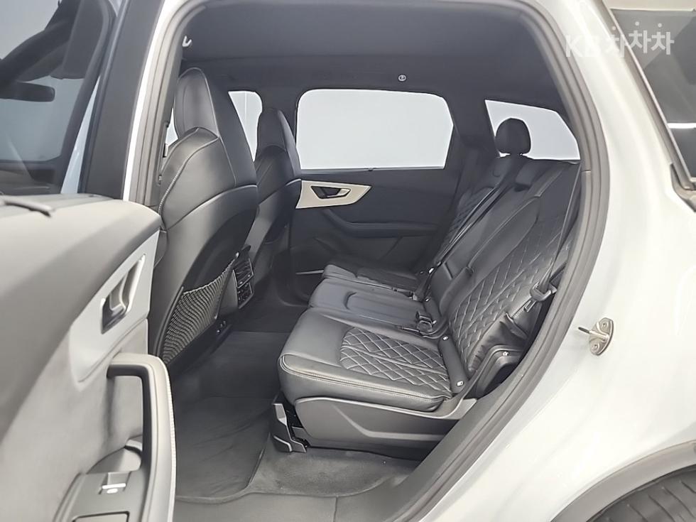 2023 - audi q7