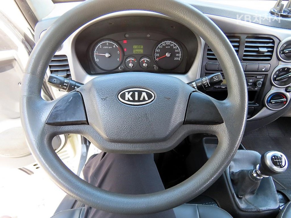 2013 - kia bongo iii