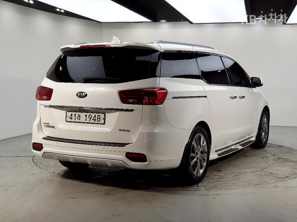2019 - kia carnival