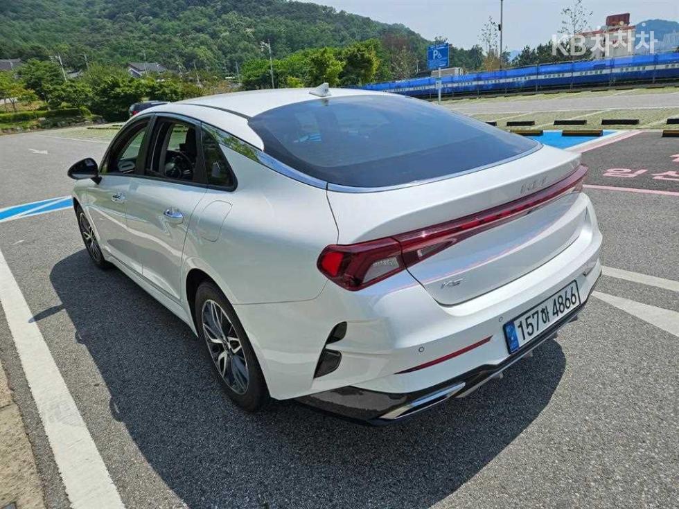 2022 - kia k5