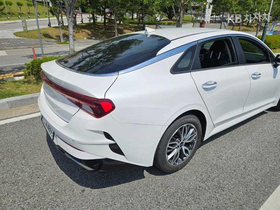 2022 - kia k5
