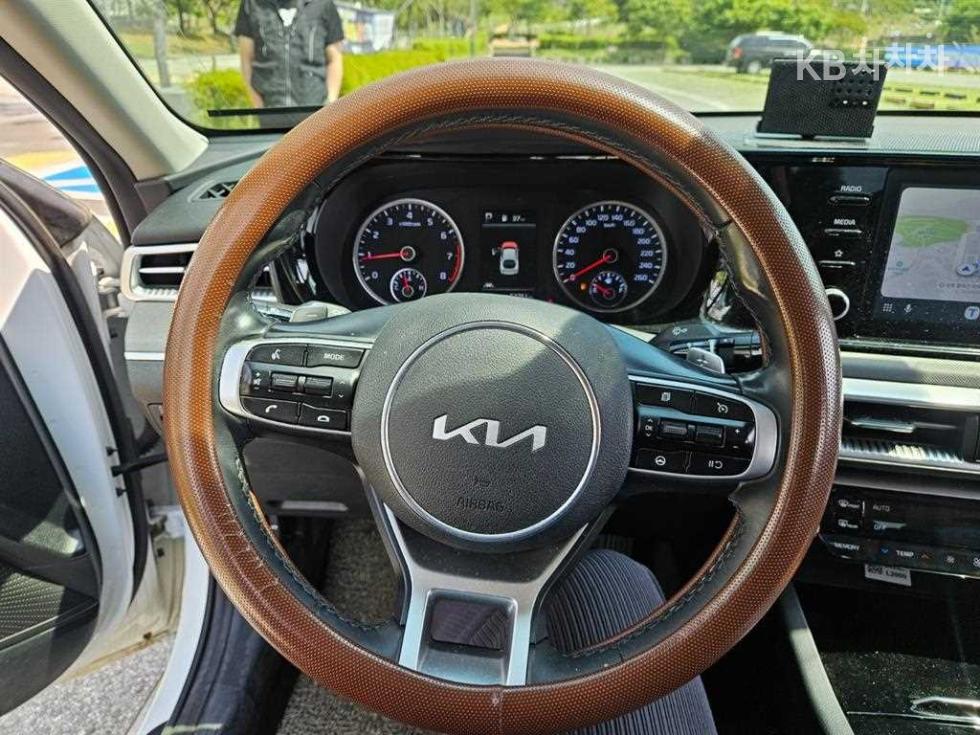 2022 - kia k5