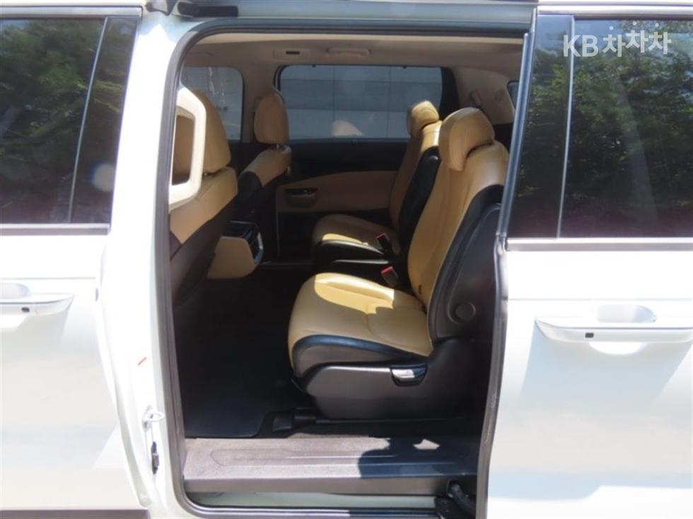 2022 - kia carnival