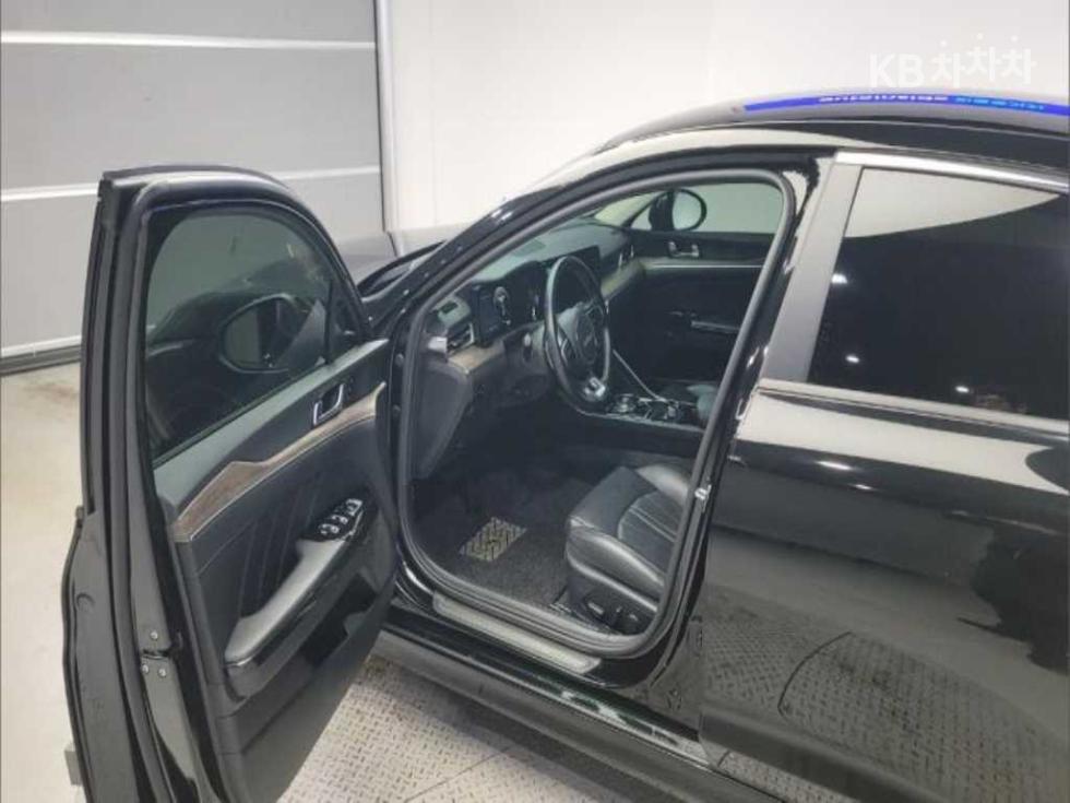 2022 - kia k5