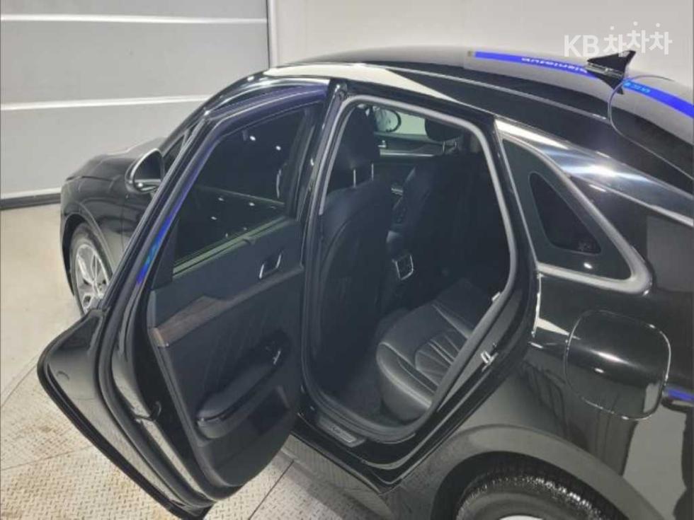 2022 - kia k5