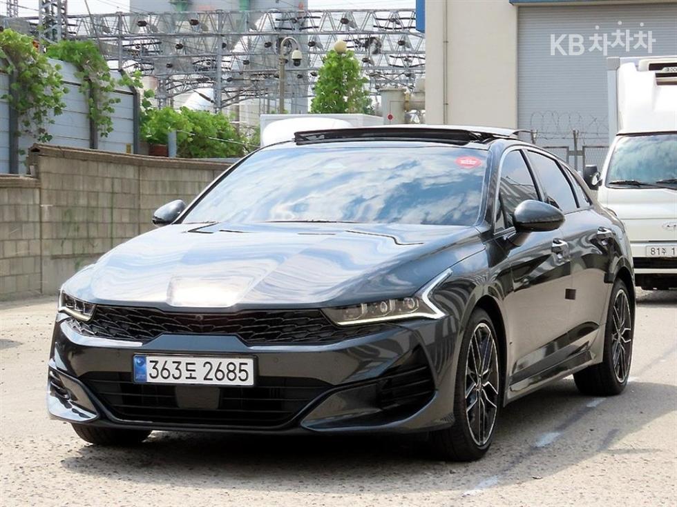 2022 - kia k5