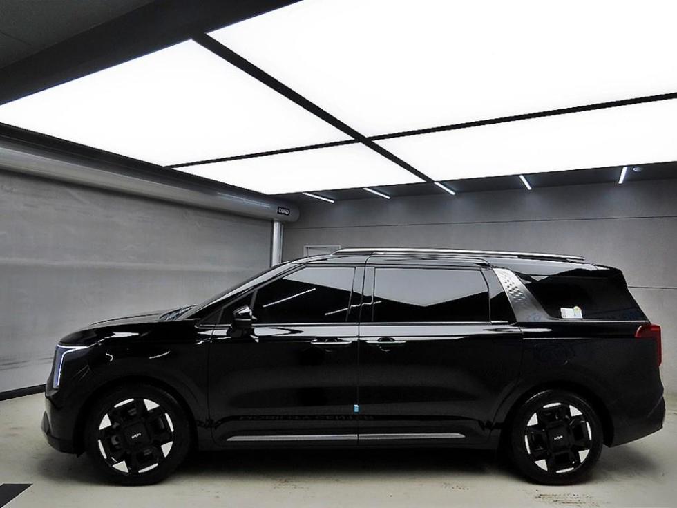 2025 Kia 4 photo
