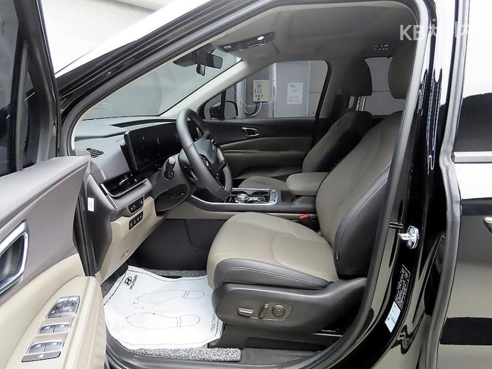 2025 Kia 4 photo