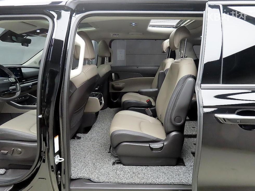 2025 Kia 4 photo