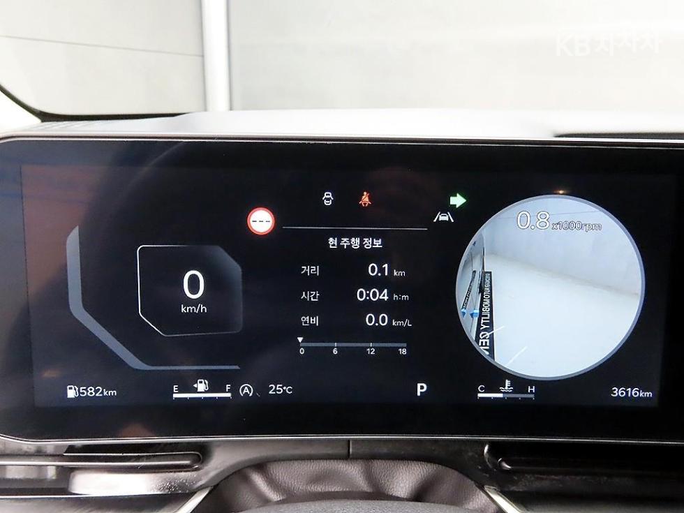 2025 Kia 4 photo
