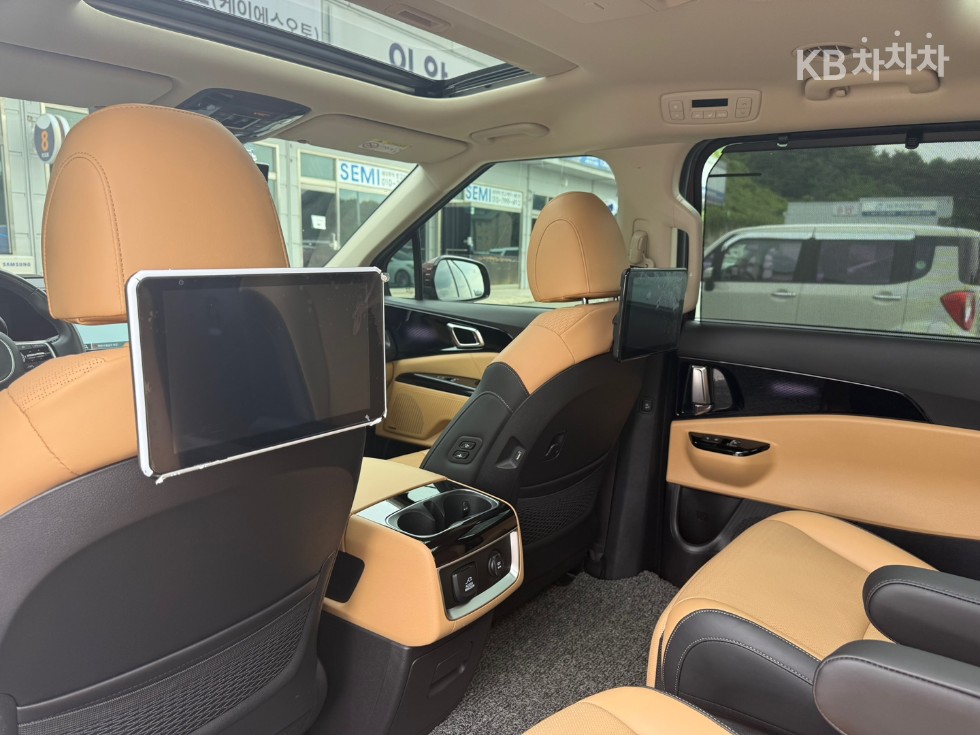 Kia Carnival — miniaturë 9