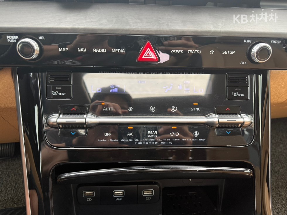Kia Carnival — miniaturë 16