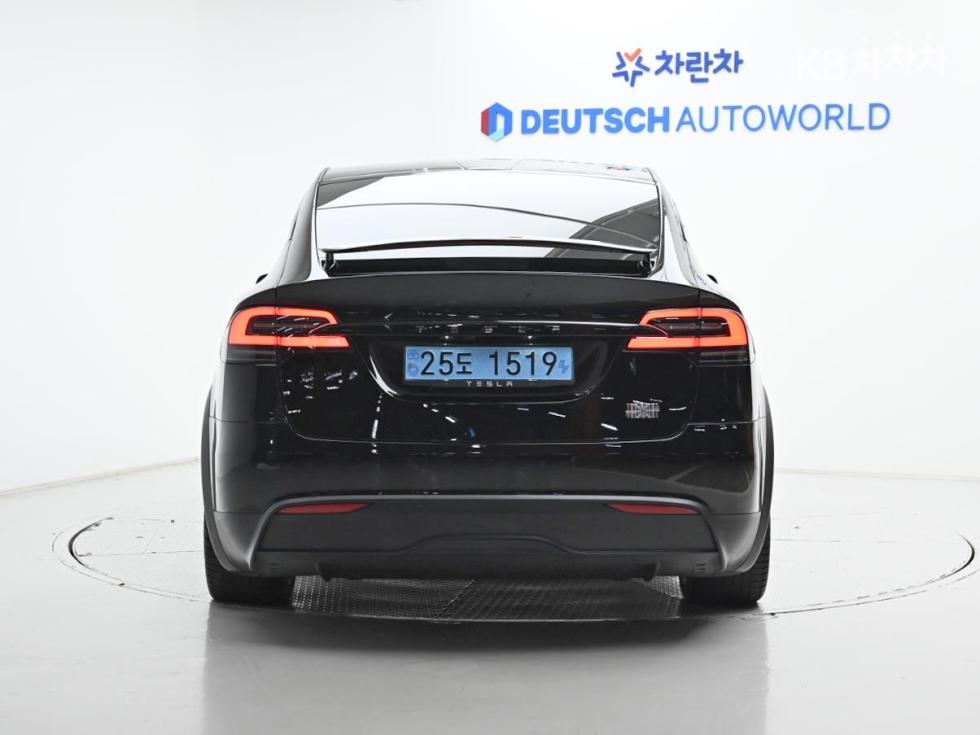Tesla Model X — miniaturë 4