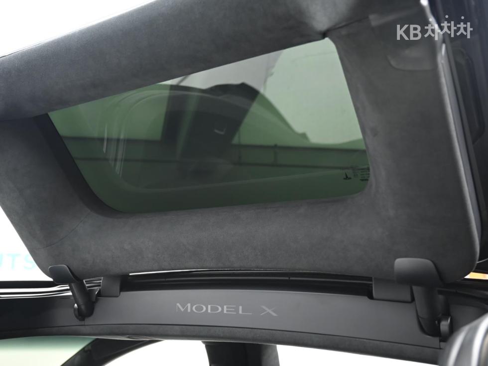 Tesla Model X — miniaturë 12
