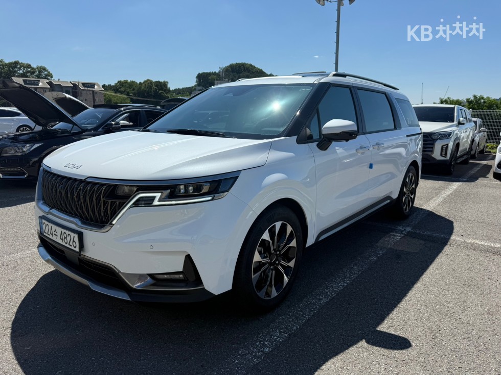 Kia Carnival — miniaturë 2