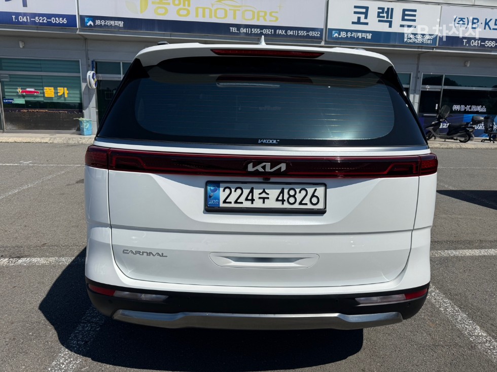 Kia Carnival — miniaturë 4