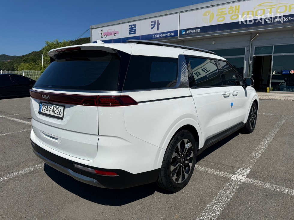 Kia Carnival — miniaturë 5