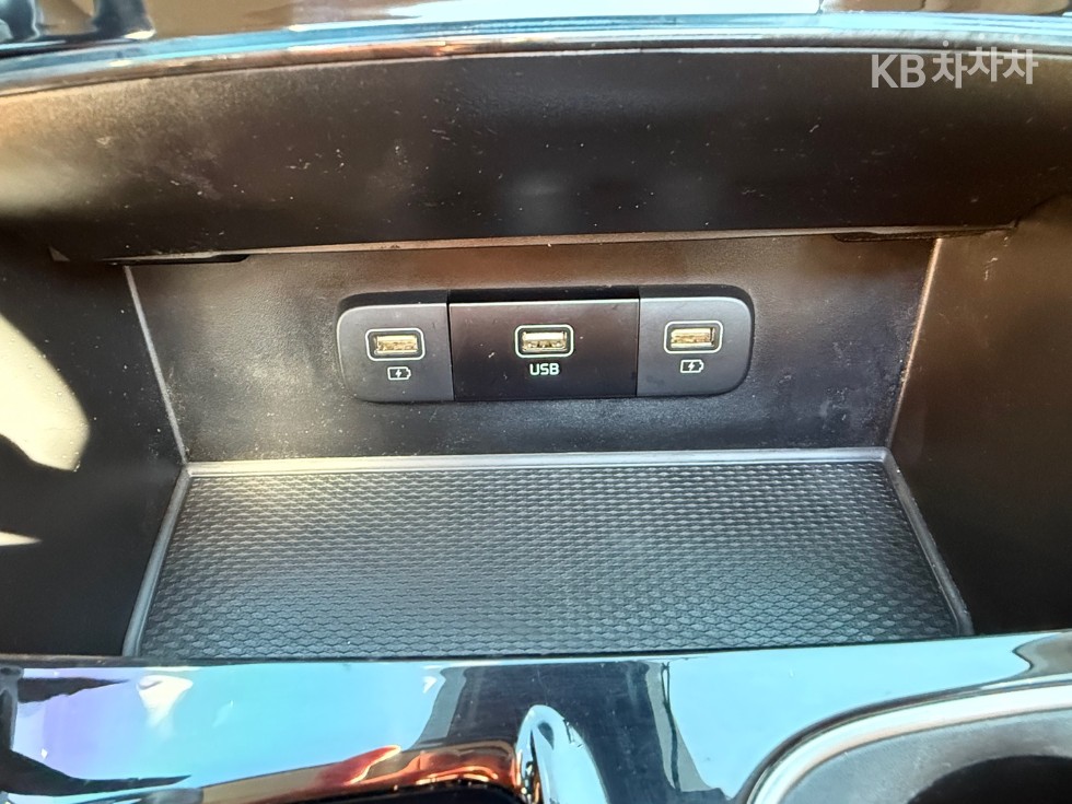 Kia Carnival — miniaturë 16