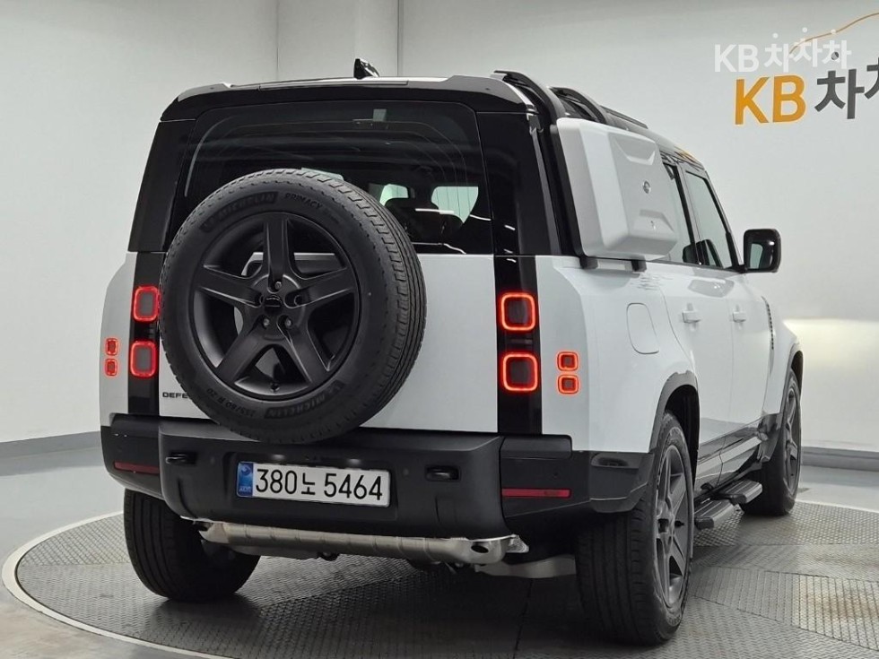 Land Rover Defender — miniaturë 3