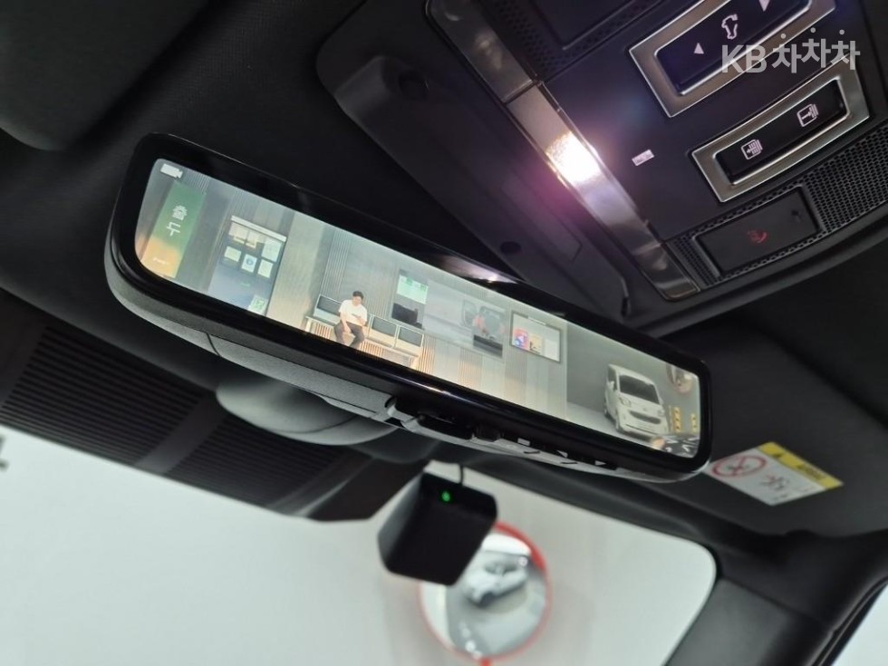 Land Rover Defender — miniaturë 17