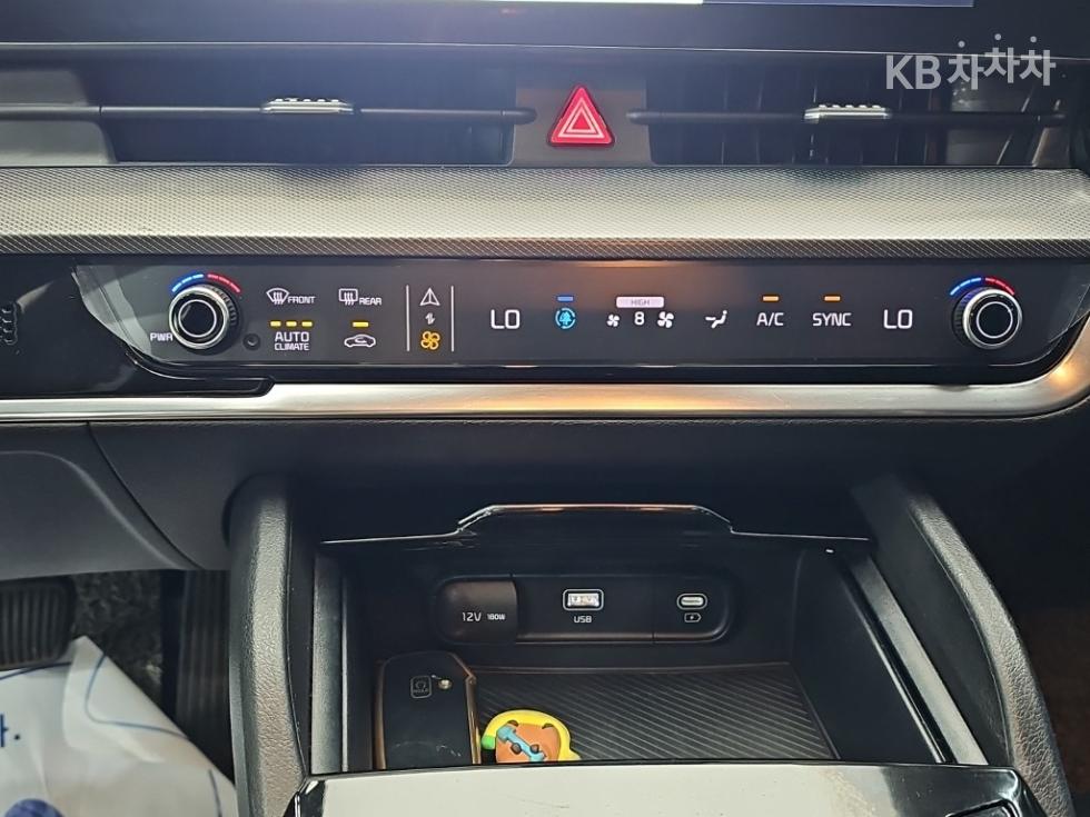 2022 - kia sportage